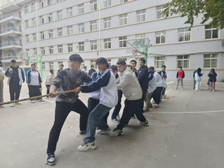 英国上市公司365举行2024级新生拔河...